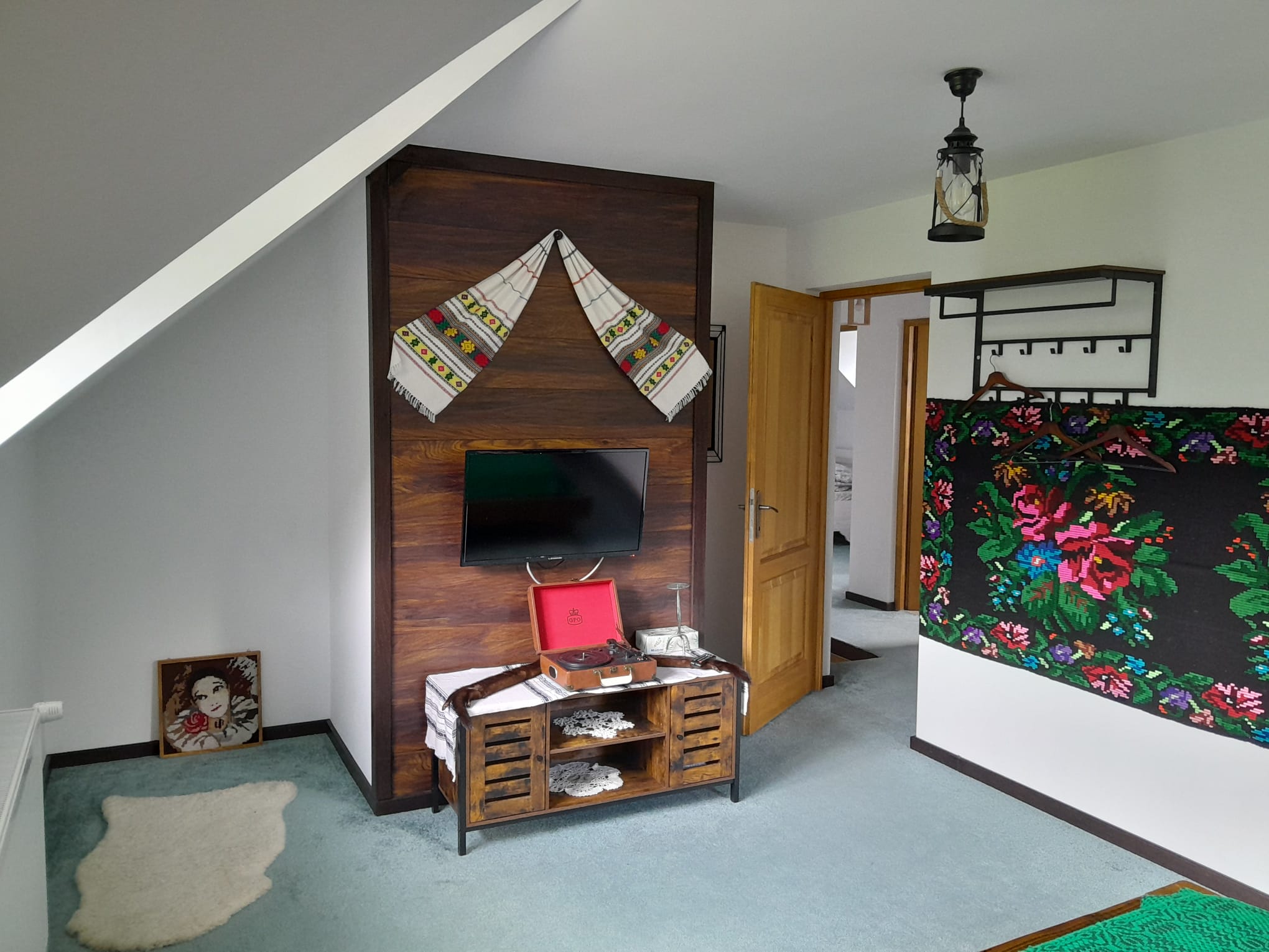 cabana-de-inchiriat-camera-rustic
