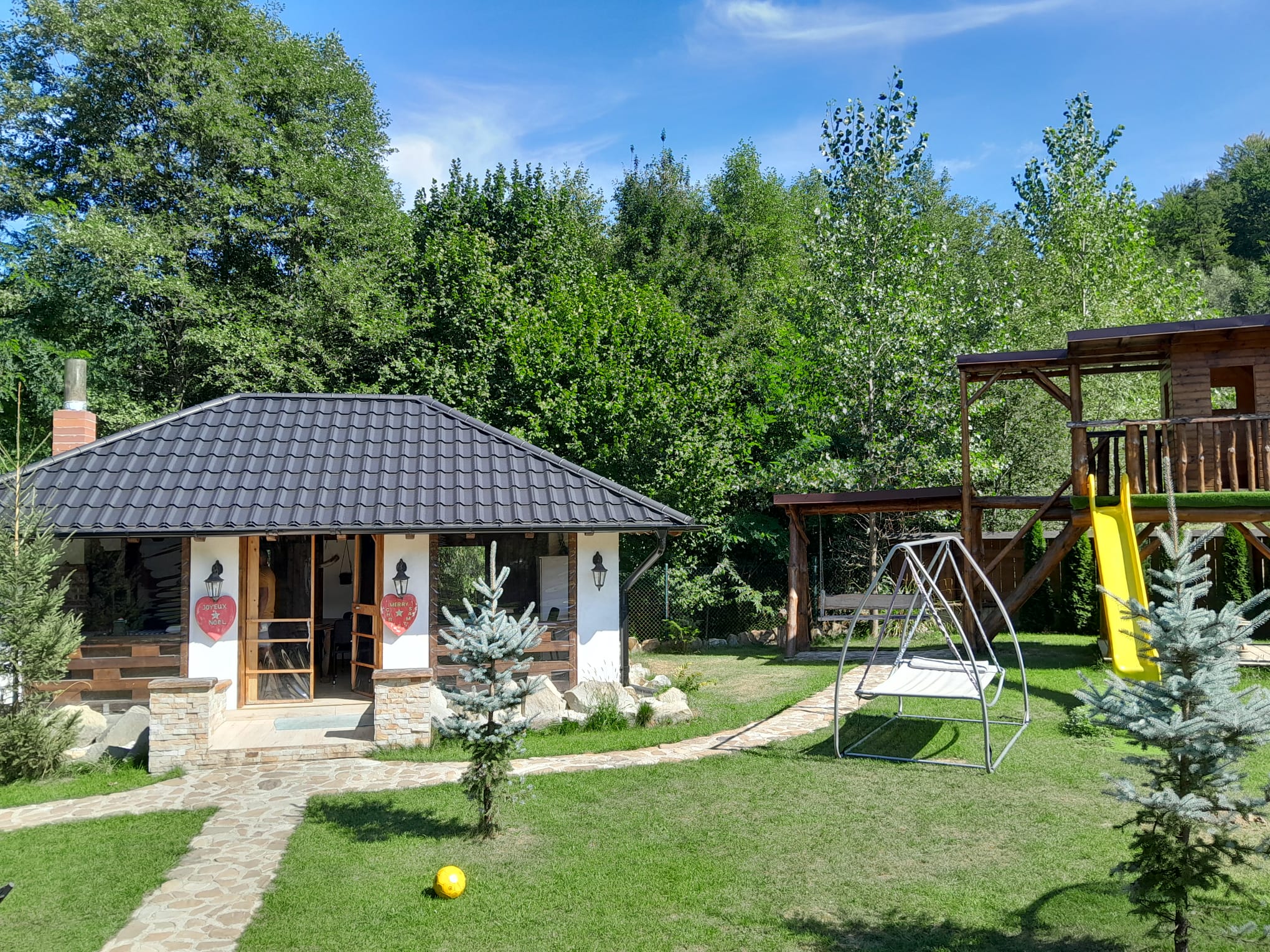 cabana-de-inchiriat-curte