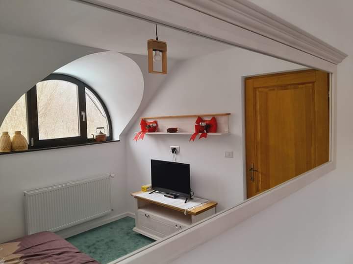 cabana-de-inchiriat-televizor